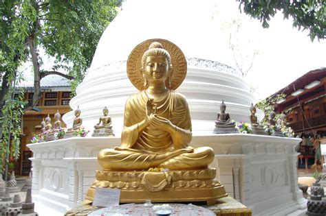Visiting Gangaramaya Temple Sri Lanka Majean G