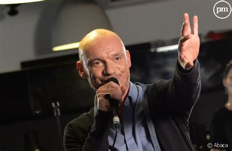 Roussel is the former lead vocalist for the bands, louise attaque and tarmac. RTL2 recrute Gaëtan Roussel, le leader de Louise Attaque ...
