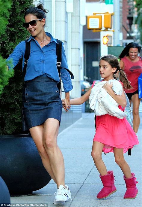 Impossible and top gun star tom katie holmes shares rare selfie with daughter suri cruise, 13. Katie Holmes shows off her toned legs with daughter Suri in New York City | Daily Mail Online