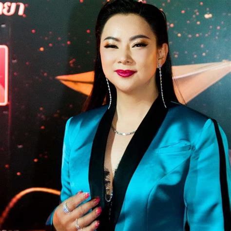 ปนัดดา วงศ์ผู้ดี ชื่อเล่น บุ๋ม เกิดเมื่อวันที่ 10 มกราคม พ.ศ. "บุ๋ม ปนัดดา" ตอกกลับแบบนี้ ถูกด่าแรงหลังรับรางวัล พิธีกร ...