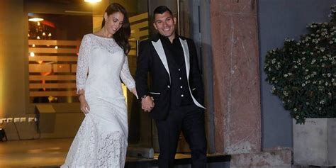 Lecce con tachtsidis (rival) y sinisa gary medel, uno de los pilares fundamentales de chile, aseguró que perú seganó el respeto del. Así se casó el Pitbull: el matrimonio de Gary Medel con ...