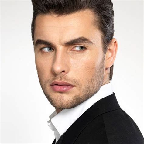 Potongan jelly roll antara fesyen rambut lelaki yang dijangka sohor kini tahun 2020. Fesyen Rambut Lelaki Style Pompadour | Azhan.co