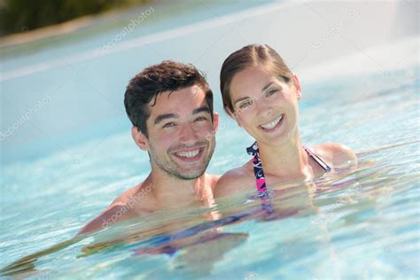 Paar Beim Schwimmen Stockfotografie Lizenzfreie Fotos Photography Depositphotos
