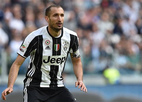 Juventus defender subbed off within 20 mins with apparent injury. Giorgio Chiellini Wallpapers Images Photos Pictures ...