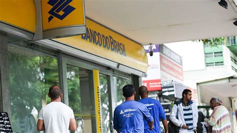 banco do brasil fecha mais de 100 agências e anuncia plano para demitir 5 mil funcionários