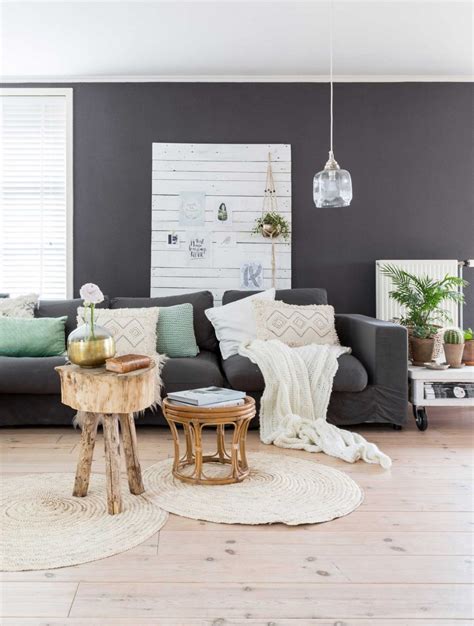 Si tienes uno en tu casa, o piensas comprarlo, éstas son algunas de las opciones más recomendadas: Ideas para decorar la pared encima del sofá - MIV Interiores