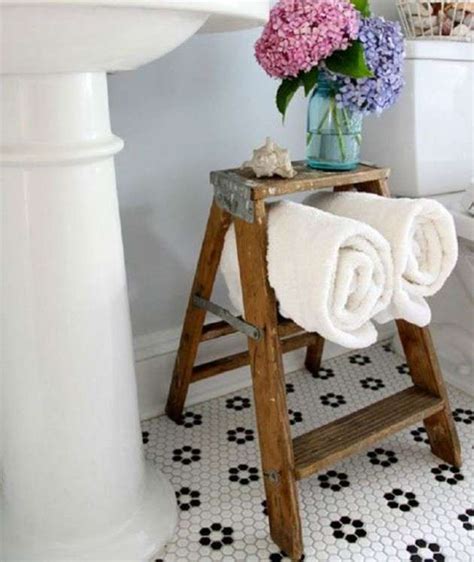Make use of towel colors that compliment your modern bathroom walls. 20+ Creative Bathroom Towel Storage Ideas