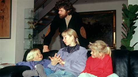Bergsteiger reinhold messner (64) heiratet seine lebensgefährtin sabine stehle. Reinhold Messner heiratet seine Sabine - B.Z. Berlin
