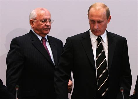 Le dernier dirigeant de l'union soviétique mikhaïl gorbatchev a annoncé qu'il défendrait la position de vladimir poutine. Gorbachev urges Putin to step down - CBS News