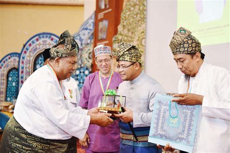 Muzium sultan alam shah, persiaran bandaraya, seksyen 14, 40000 shah alam, selangor. Ketibaan YAB Dato MB Ke Merasmikan Muktamar Majlis ...