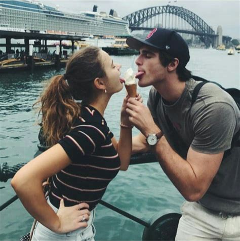 New york news, weather, traffic and sports from fox 5 ny serving new york city, long island, new york, new jersey and westchester county. OMG CUTEEE THEY FELL IN LOVE BY THE KISSING BOOTH | Coppie ...