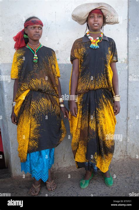 Harari Women In Traditional Costume Harar Ethiopia Stock Photo Alamy