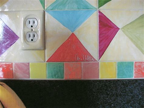 Para ello te proponemos que utilices nuestro esmalte especial para azulejos, un esmalte que ofrece una alta resistencia a los productos químicos y una. Pintar los azulejos de la cocina ¡cambia su look!
