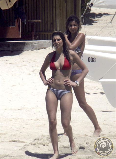 malika ménard sexy en bikini à l ile maurice 2 avril 2011