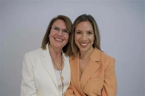Laura Wilkis Y Ailín Sujatovich Presentan En Murcia La Novela Naranja
