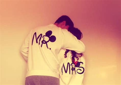 30+ Romantic Whatsapp Profile DP for Love Couple ... Cute love romantic couple images pics pictures.