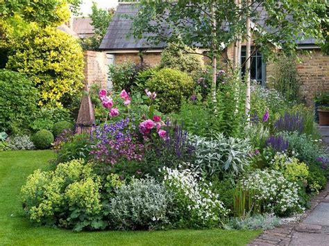 90 Beautiful Small Cottage Garden Ideas For Backyard Inspiration