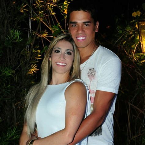É marido da daniele hypólito. Daniele Hypolito se declara para namorado: "Sou feliz ...