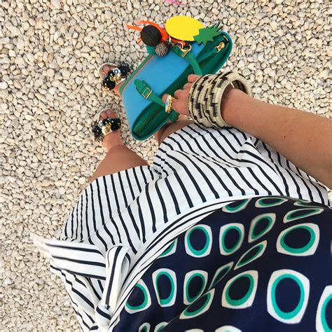 Sweet words to tell your lover are written all over your heart. Enjoying when you're outfit is perfect for the picture ...