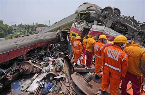 menteri india ungkap penyebab tragedi kecelakaan kereta api di odisha koran