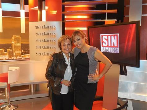 Cnn Latino Los Angeles Entrevista En El Programa Sin Limites Con Elizabeth Espinosa