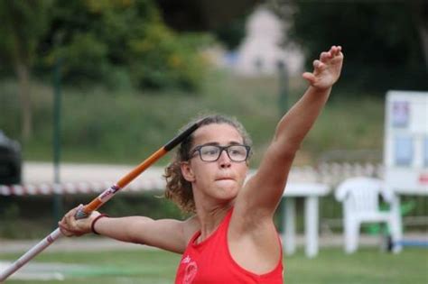 O atletismo é um conjunto de atividades esportivas (corrida, saltos e arremessos), que tem a origem nas primeiras olimpíadas realizadas na grécia antiga. Atletismo: Inês Carreira é campeã nacional de lançamento ...
