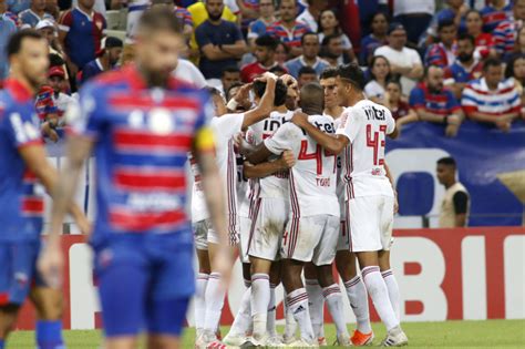 Acompanhe também informações de trânsito, previsão do tempo, agenda cultural, telejornais e coberturas especiais da globo. Brasileirão: São Paulo vence o Fortaleza por 1 a 0 e ...