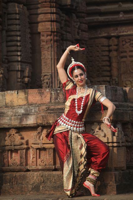 Importance of dance in india. Tourism Odisha: Odissi dance steps