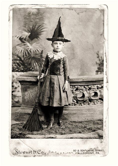 Pin By Julie Stocker On Clips For Halloween Vintage Halloween Photos