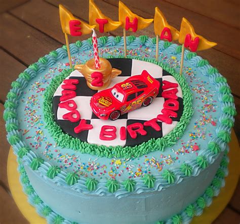 Would someone explain to me if a 2 year old is developed enough to enjoy the artistic value of the cake and will remember it? Heart of Mary: December 2010