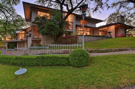 United real estate austin brings you the best of the austin real estate market. Austin 1960's Rockmoor Estate! | Top Ten Real Estate Deals