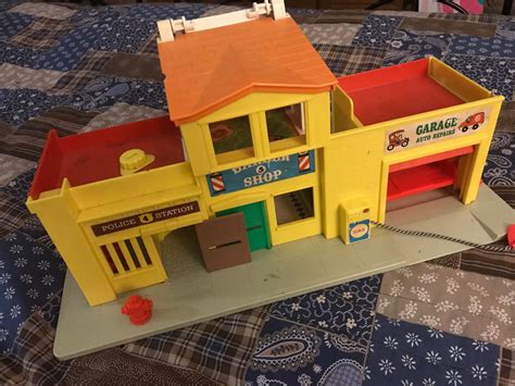 Vintage Fisher Price Little People Downtown Garage Set A Game Guess