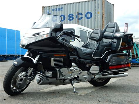 The honda gold wing is a series of touring motorcycles manufactured by honda. 1989 Honda GL 1500 SE Gold Wing: pics, specs and ...