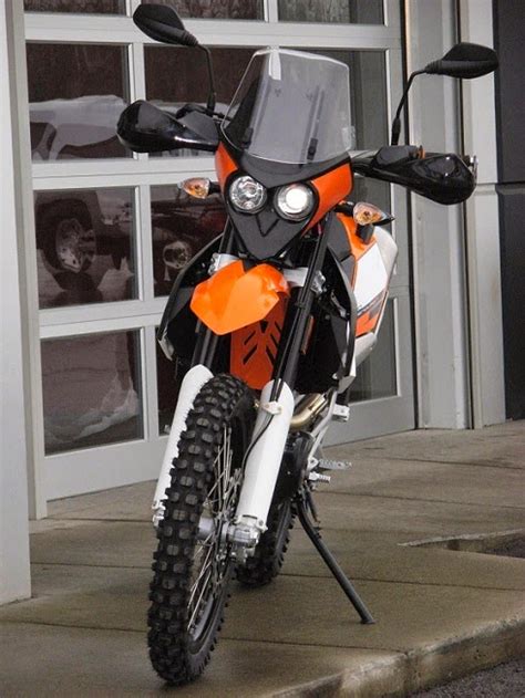 The standard dr650s is something of a blank slate. The Turtle and the Chicken Go Riding...: KTM 690R Enduro ...