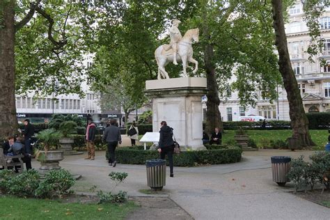 Cavendish square yakınlarında yapılacak şeyler. Sculpture of the Month - November 2012 - Bob Speel's Website