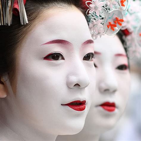Encounter two traditional japanese art forms at once in this distinctive experience near tokyo tower. 無聊的blog blog: Geisha Inspired Eye Makeup