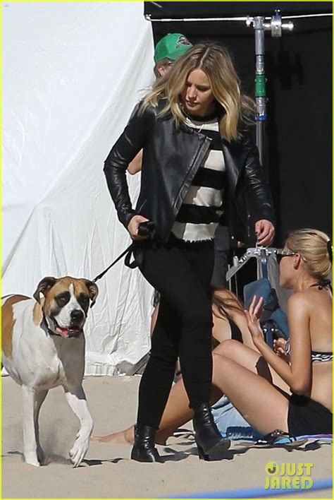 Kristen Bell Films A Veronica Mars Scene At The Beach Photo 4181319