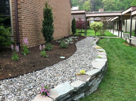 Wählen sie daher am besten die materialien für die einfassungen aus die runde steine garten der testsieger der redaktion. Gartengestaltung mit Steinen - Einen wervollen Garten schaffen