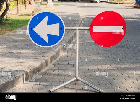 Road Markings Arrow Hi Res Stock Photography And Images Alamy