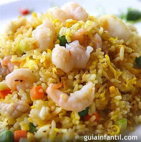 No se trata de una auténtica receta de cocina oriental, ya que no surgió en aquél país, pero se ha extendido por todo el mundo y es muy habitual encontrarla en cualquier. Arroz chino tres delicias. Receta oriental para niños