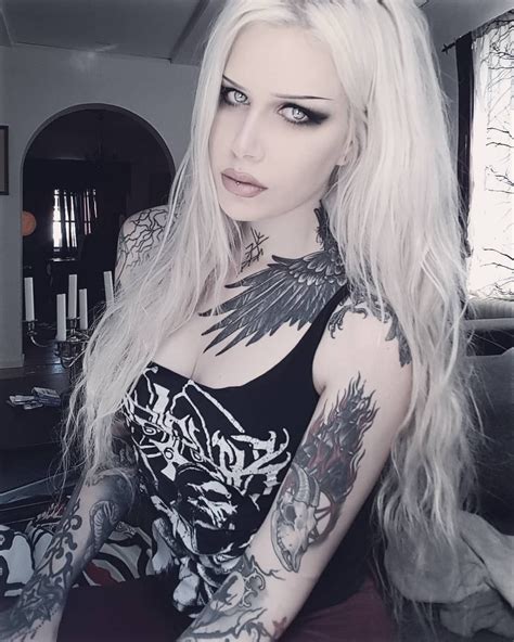 Jdhskdjhdk 🗡👹💊 Girl Tattoos Goth Beauty Gothic Beauty