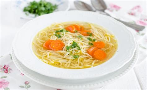 Cómo hacer una sopa de fideo sencilla receta fácil y rápida