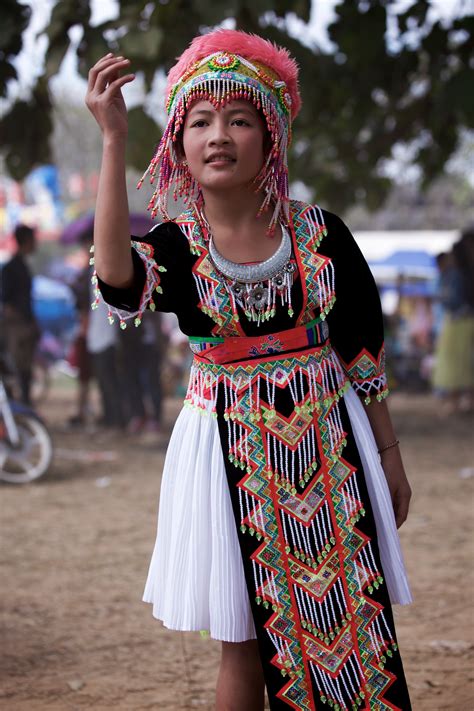 A cheerful black hmong lady in sapa, a mountain town in north west vietnam, lao cai province, close to the border with china. HMONG NEW YEAR | MOTOLAO