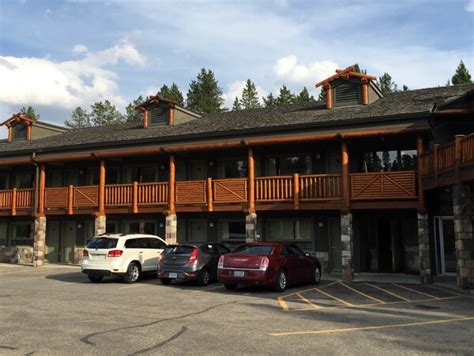 Mountaineer Lodge A Budget Friendly Lake Louise Hotel