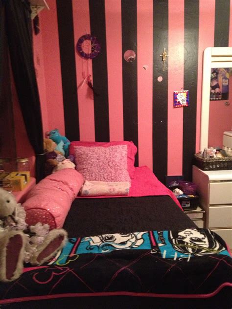 Like The Stripes On The Wall For My Azi Girls Room Cool Kids Bedrooms