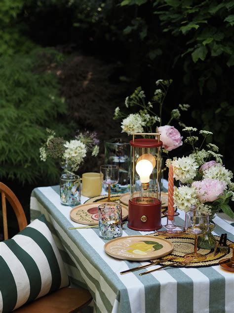 5 Simple Outdoor Table Setting Ideas: Easy Ways To Make The Most Of