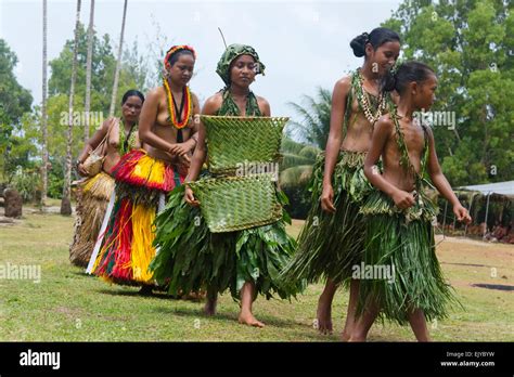 Yap Mädchen Tragen Verschiedene Arten Von Grass Röcke Auf Yap Day