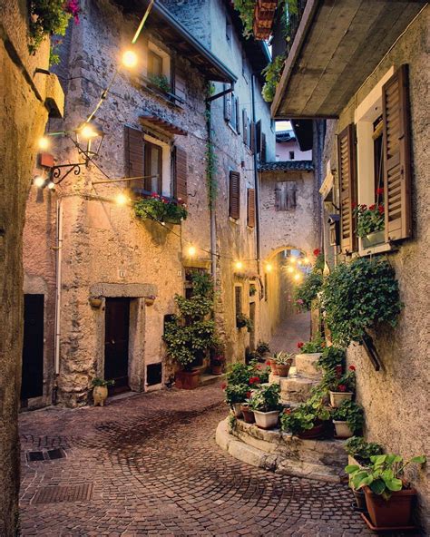 This Street In Lombardy Italy Rcozyplaces