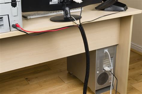 Cable drops are able to gently grasp power/peripheral cords and secure them so they don't fall off the edge or become an unruly mess around working. Como esconder os fios do computador | RS Design