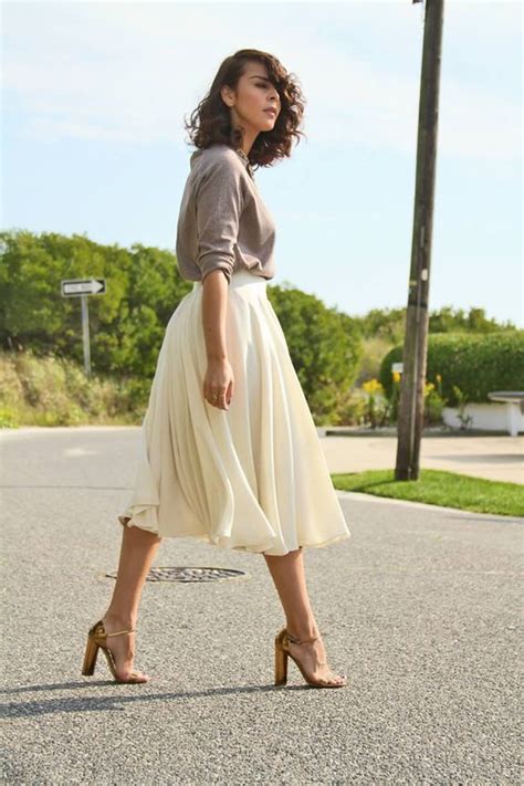 Neutral Top And Sheer Flowy Skirt Modest Outfits Modest Fashion Classy